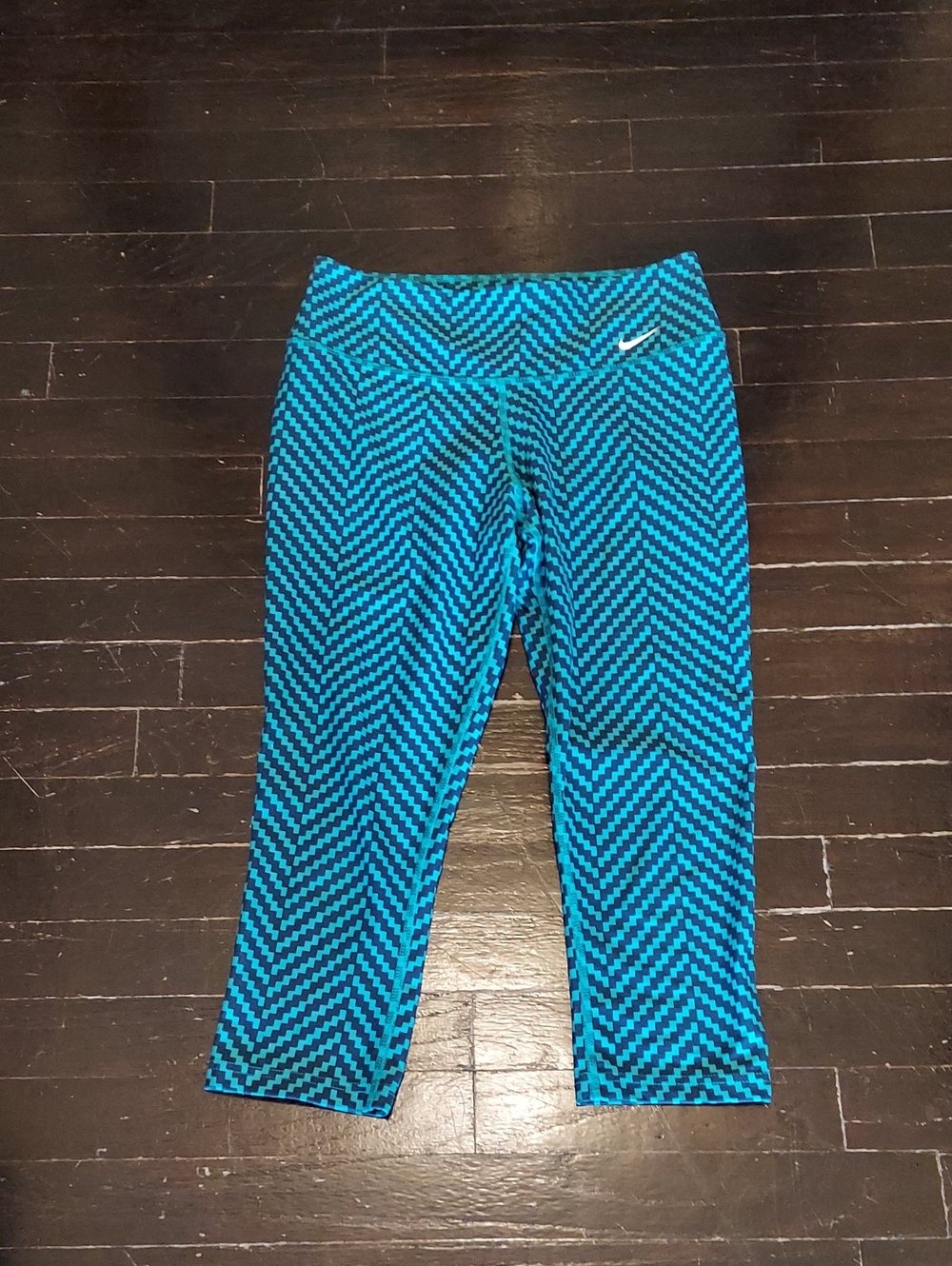 Nike Girls' Teal and Black Chevron Capri Leggings